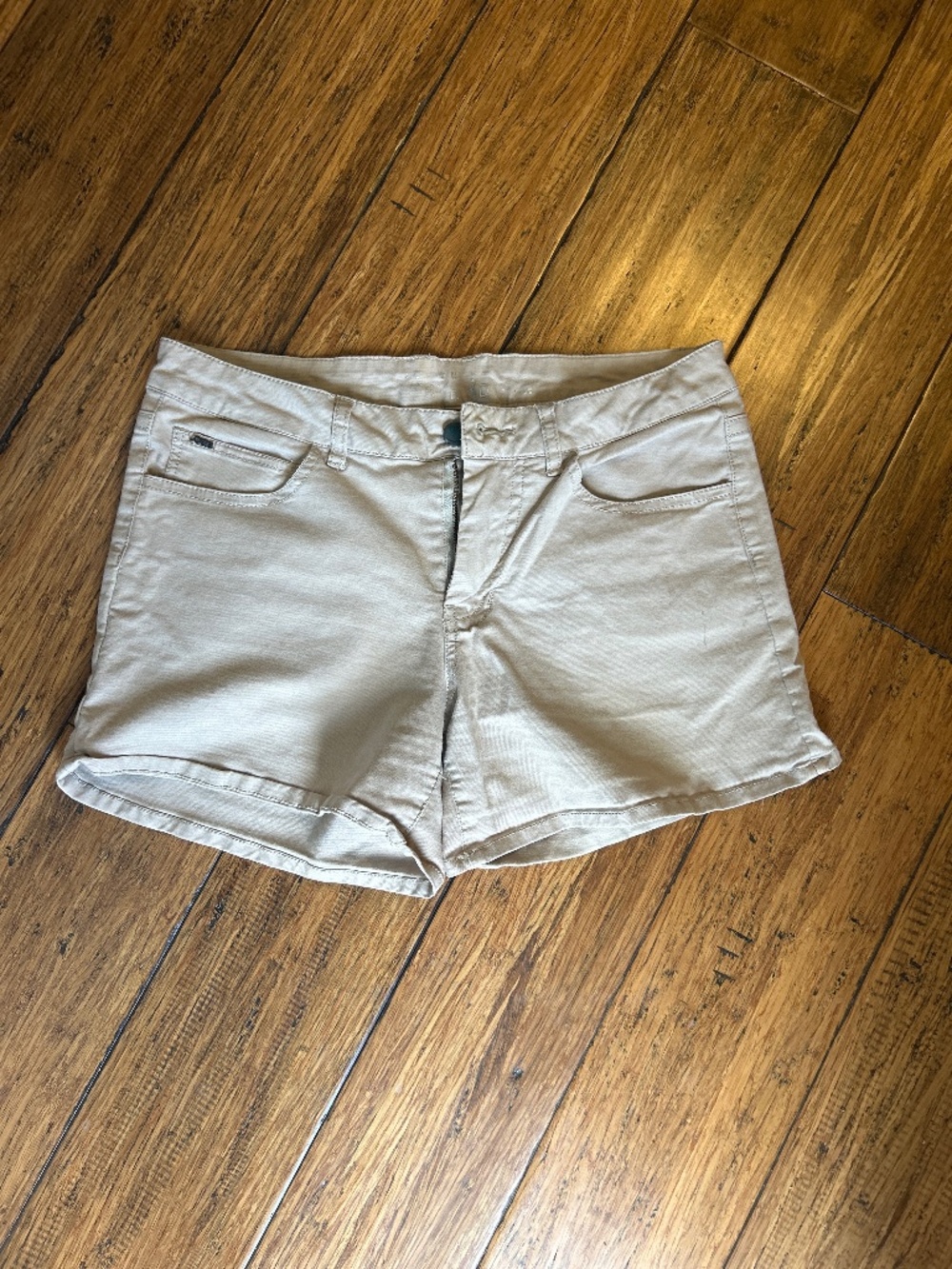 Joe’s Jeans 4” inseam khaki shorts size 26